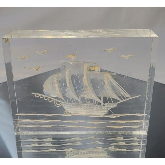 Vintage Reverse Carved Lucite Sailing Ship Boat Etching Paperweight Acrylic - Picture 5 of 8